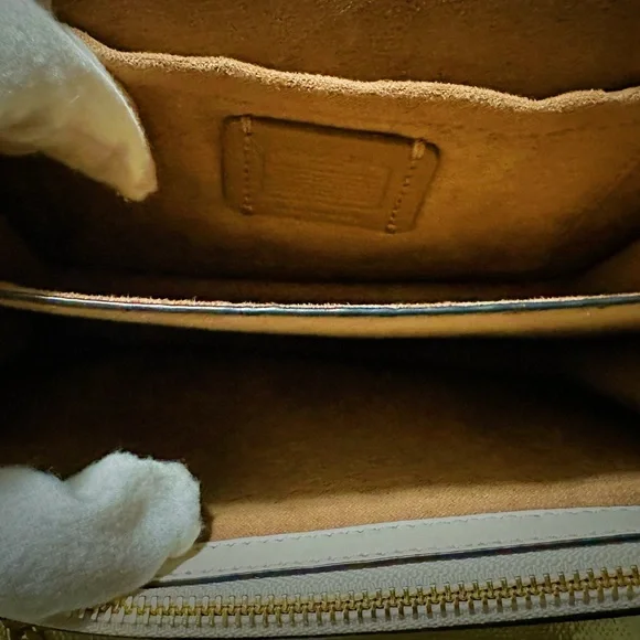 Coach Y2K small Crossbody purse white and light brown leather with Gold chain - Picture 9 of 16